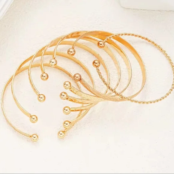 Elegant 7 Gold-Tone Bangle Set - Picture 4 of 7